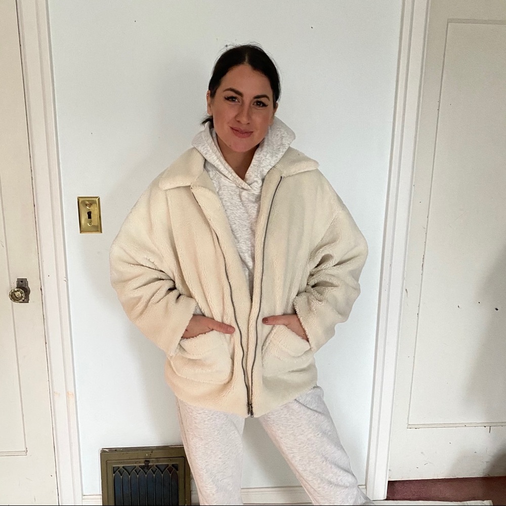 Showpo faux fur white jacket EUC